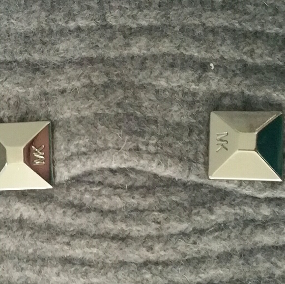 Michael Kors scarf - Picture 3 of 4